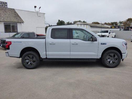 2025 Ford F-150 Lightning Flash