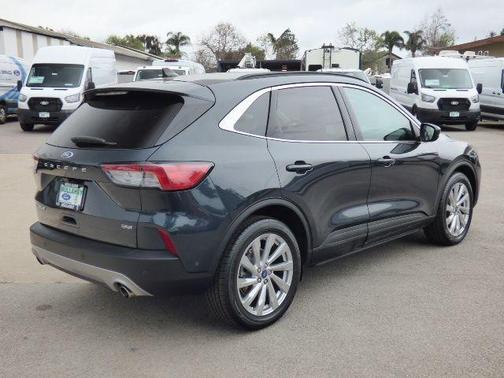 2022 Ford Escape Titanium Hybrid