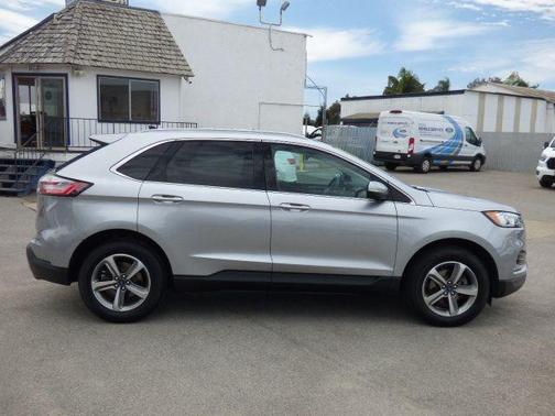 Iconic Silver Metallic 2020 Ford Edge SEL