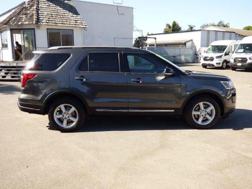 Magnetic Metallic 2018 Ford Explorer XLT