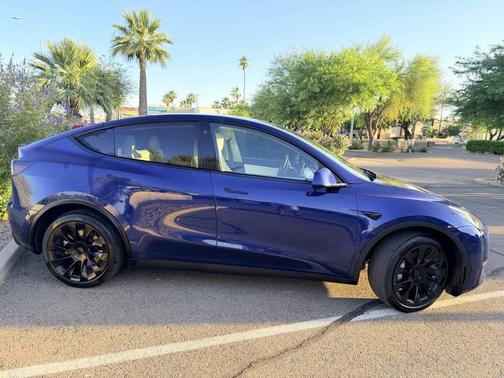 Blue 2022 Tesla Model Y Long Range Dual Motor All-Wheel Drive