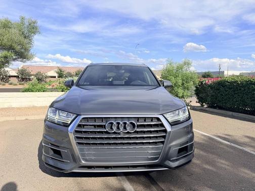 Gray 2017 Audi Q7 3.0T Premium