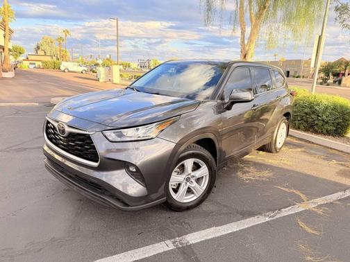 2020 Toyota Highlander LE