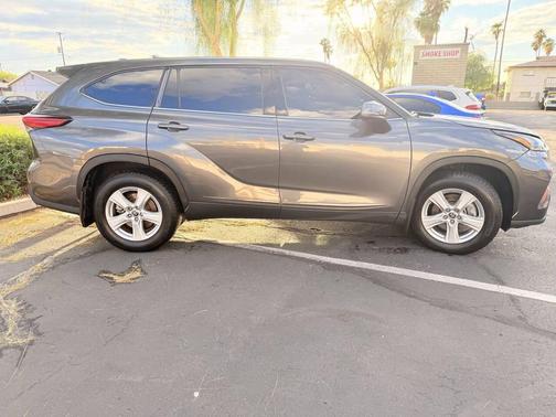 2020 Toyota Highlander LE