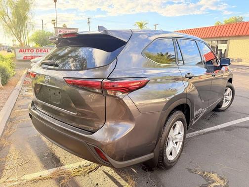 2020 Toyota Highlander LE