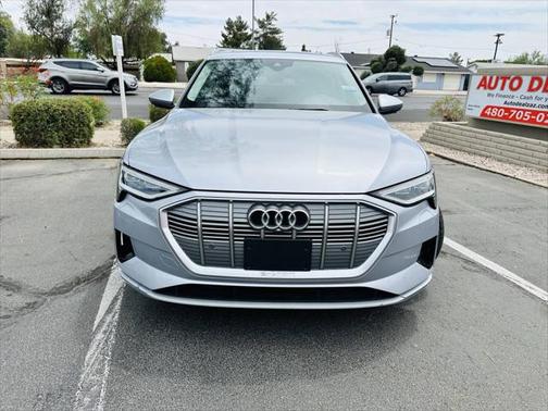 2019 Audi e-tron Premium Plus