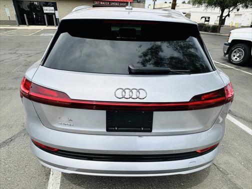 2019 Audi e-tron Premium Plus
