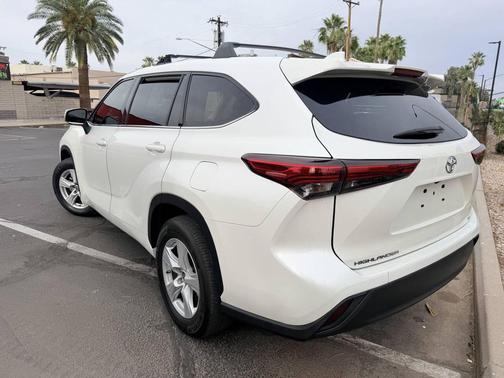 White 2021 Toyota Highlander LE