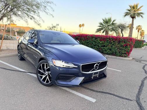 2020 Volvo S60 T6 Momentum
