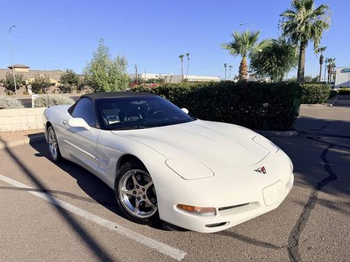White 2002 Chevrolet Corvette Base
