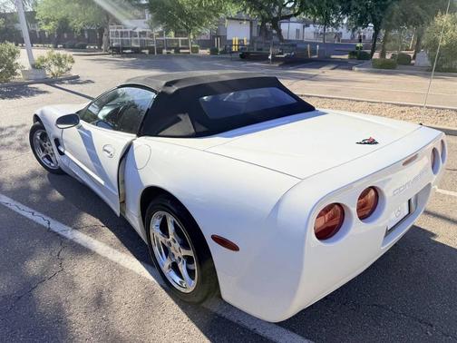 White 2002 Chevrolet Corvette Base