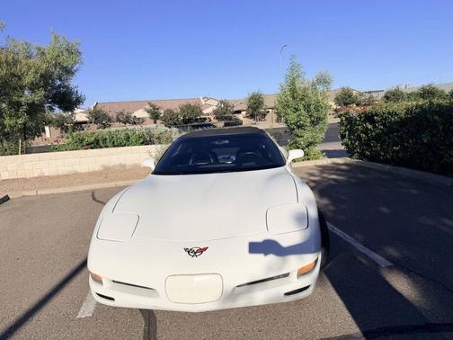 White 2002 Chevrolet Corvette Base