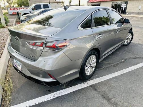 2019 Hyundai SONATA Hybrid SE