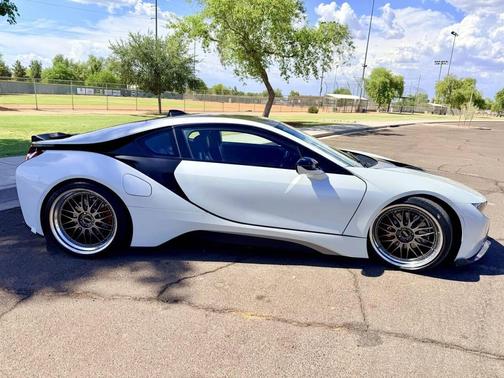 White 2016 BMW i8 Base AWD 2dr Coupe