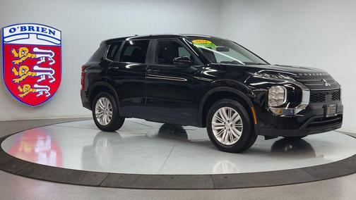 Labrador Black Pearl 2024 Mitsubishi Outlander ES 2.5 S-AWC