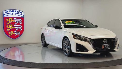 Pearl White Tricoat 2023 Nissan Altima SR VC-Turbo FWD