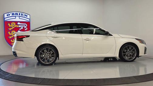 Pearl White Tricoat 2023 Nissan Altima SR VC-Turbo FWD