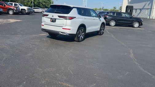 White Diamond 2026 Mitsubishi Outlander SE 1.5T 2WD