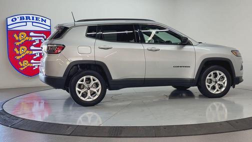 Silver Zynith Metallic Clearcoat 2025 Jeep Compass Latitude