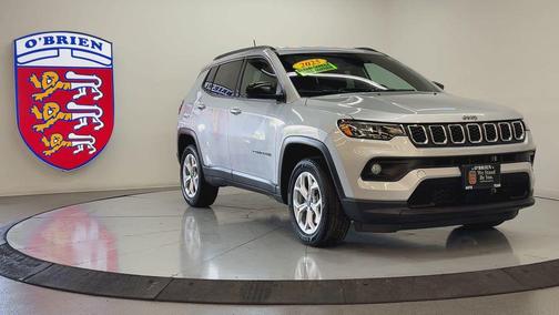 Silver Zynith Metallic Clearcoat 2025 Jeep Compass Latitude