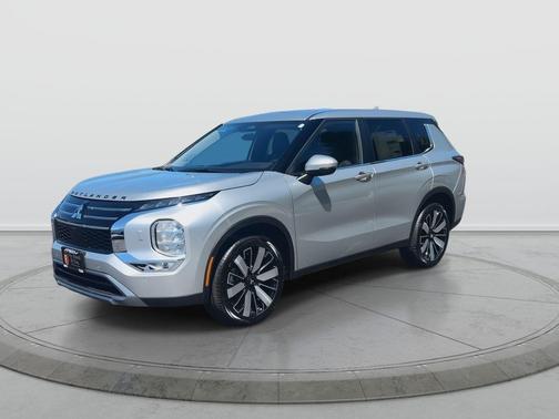 Alloy Silver Metallic 2026 Mitsubishi Outlander SE S-AWC