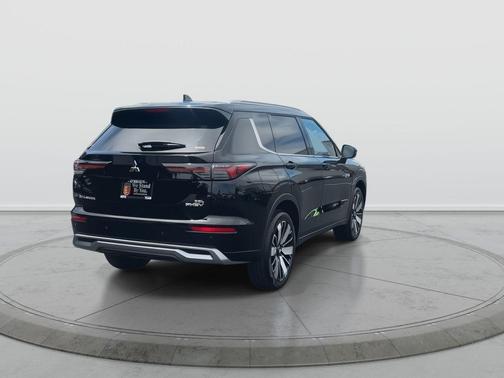 Labrador Black Pearl 2026 Mitsubishi Outlander PHEV SEL