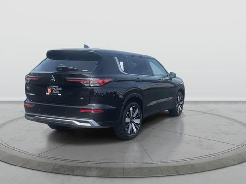 Labrador Black Pearl 2026 Mitsubishi Outlander SE S-AWC