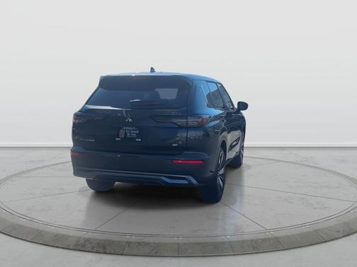 Graphite Gray 2026 Mitsubishi Outlander SE S-AWC
