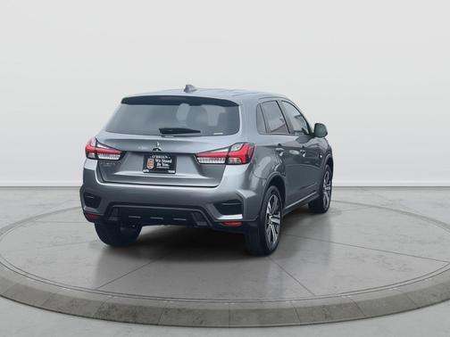 Mercury Gray Metallic 2026 Mitsubishi Outlander Sport 2.0 ES