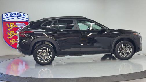 Mosaic Black Metallic 2025 Chevrolet Trax LT