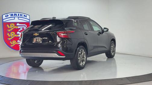 Mosaic Black Metallic 2025 Chevrolet Trax LT