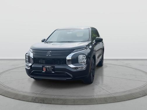 Graphite Gray 2026 Mitsubishi Outlander SE S-AWC