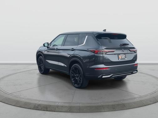 Graphite Gray 2026 Mitsubishi Outlander SE S-AWC