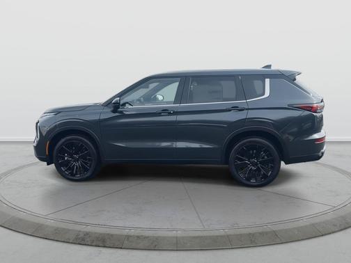 Graphite Gray 2026 Mitsubishi Outlander SE S-AWC