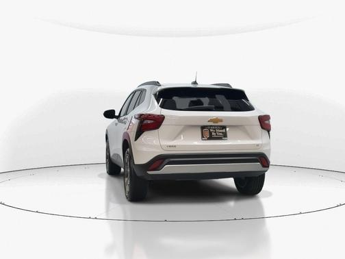 Summit White 2025 Chevrolet Trax LT