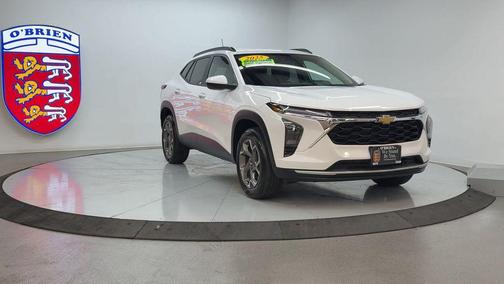 Summit White 2025 Chevrolet Trax LT