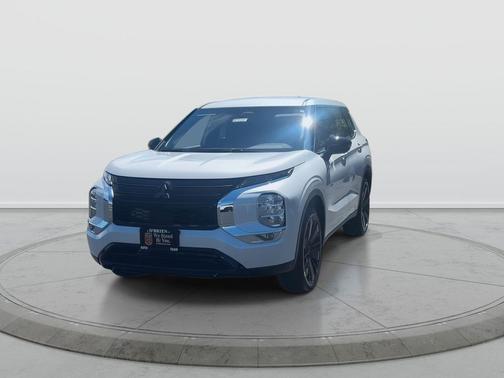 White Diamond 2026 Mitsubishi Outlander SE S-AWC