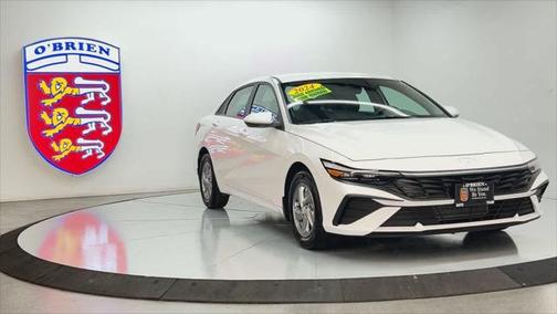 2024 Hyundai ELANTRA SE