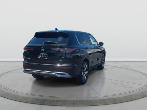Black Diamond 2026 Mitsubishi Outlander SE