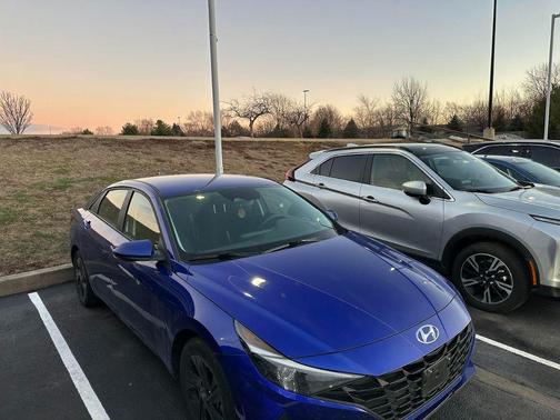 2023 Hyundai ELANTRA HEV Blue