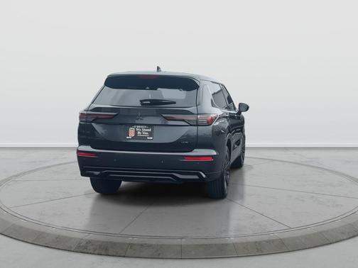 Graphite Gray 2026 Mitsubishi Outlander SE