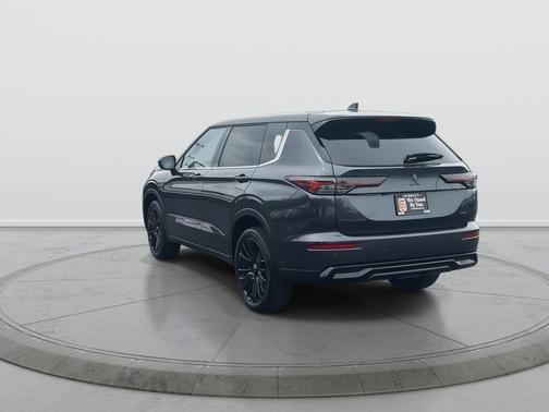 Graphite Gray 2026 Mitsubishi Outlander SE