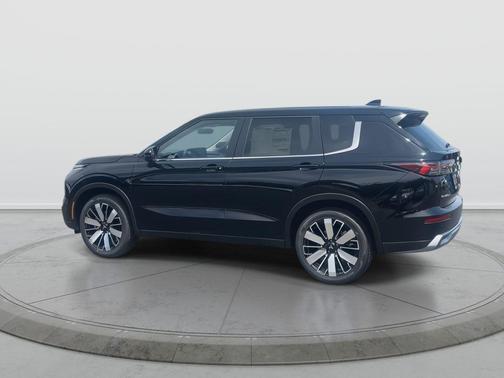 Labrador Black Pearl 2026 Mitsubishi Outlander SE S-AWC