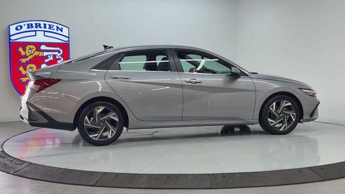 Fluid Metal 2025 Hyundai ELANTRA SEL