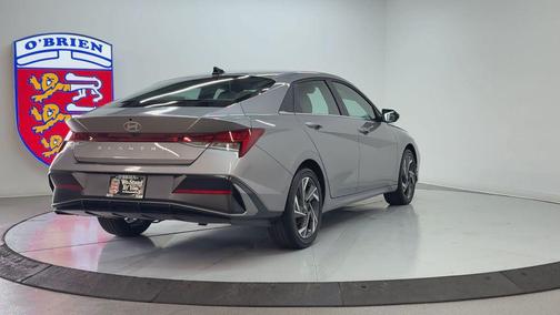 Fluid Metal 2025 Hyundai ELANTRA SEL