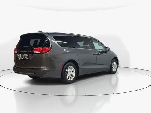 Granite Crystal Metallic Clearcoat 2023 Chrysler Voyager LX