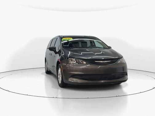 Granite Crystal Metallic Clearcoat 2023 Chrysler Voyager LX