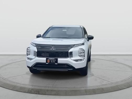 White Diamond 2026 Mitsubishi Outlander SE S-AWC