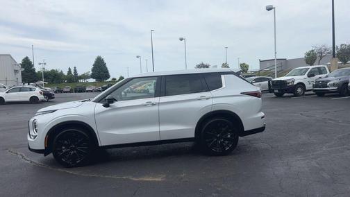 White Diamond 2026 Mitsubishi Outlander SE S-AWC