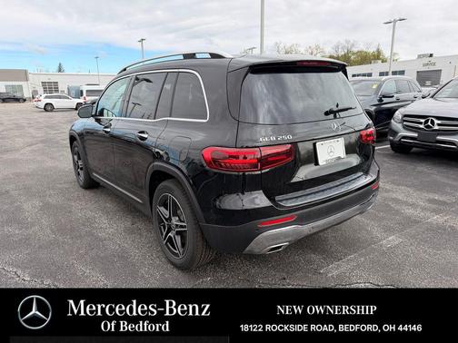 Black 2026 Mercedes-Benz GLB 250 4MATIC